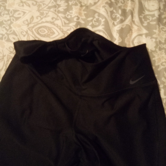 Nike dry fit capris and tank - Picture 4 of 4